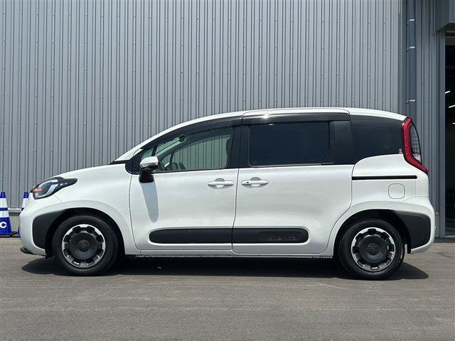 
								TOYOTA SIENTA full									