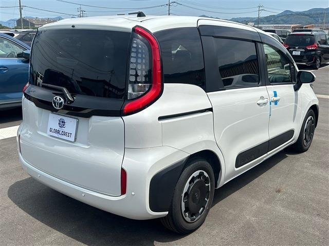 
								TOYOTA SIENTA full									