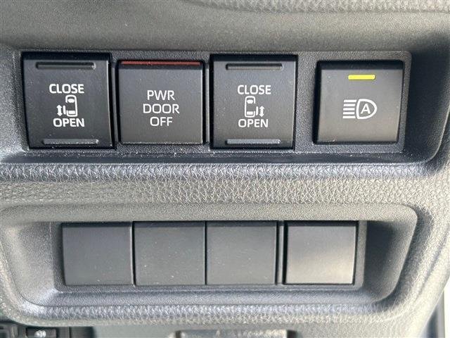 
								TOYOTA SIENTA full									