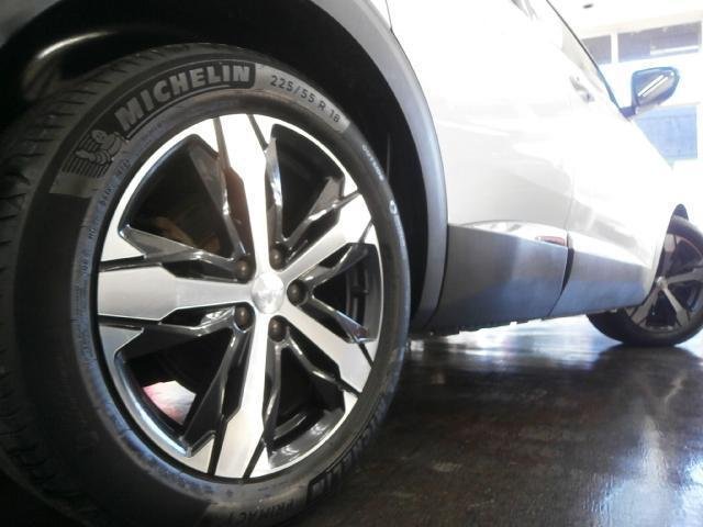 
								PEUGEOT 3008 full									