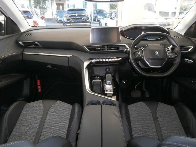 
								PEUGEOT 3008 full									