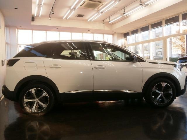 
								PEUGEOT 3008 full									