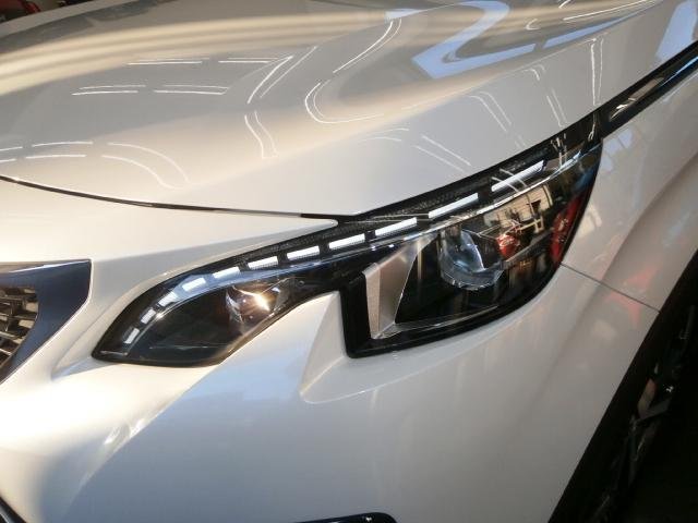 
								PEUGEOT 3008 full									
