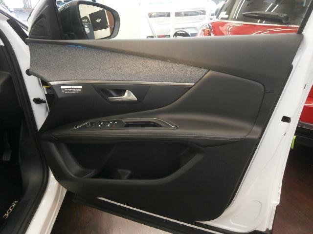 
								PEUGEOT 3008 full									