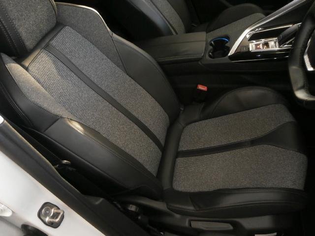 
								PEUGEOT 3008 full									