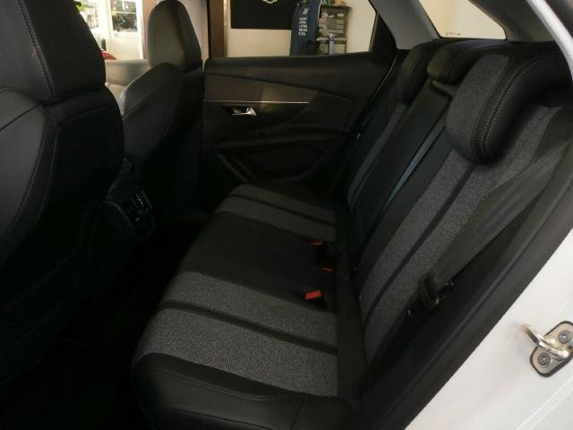 
								PEUGEOT 3008 full									