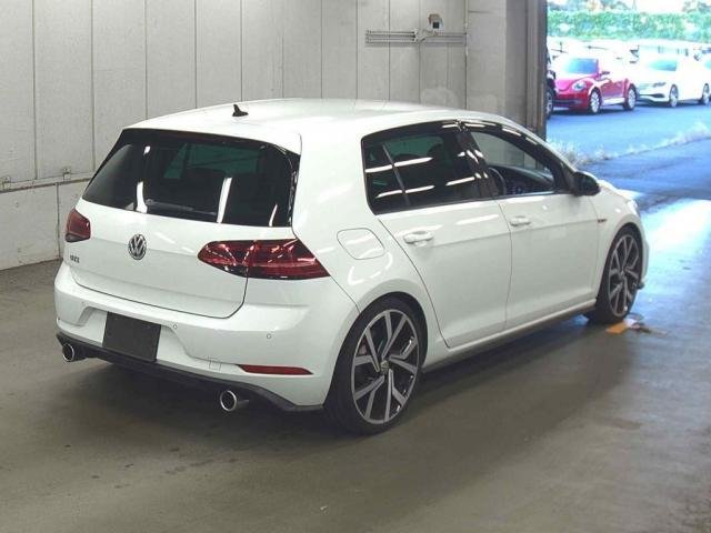 
								VOLKSWAGEN GOLF GTI full									