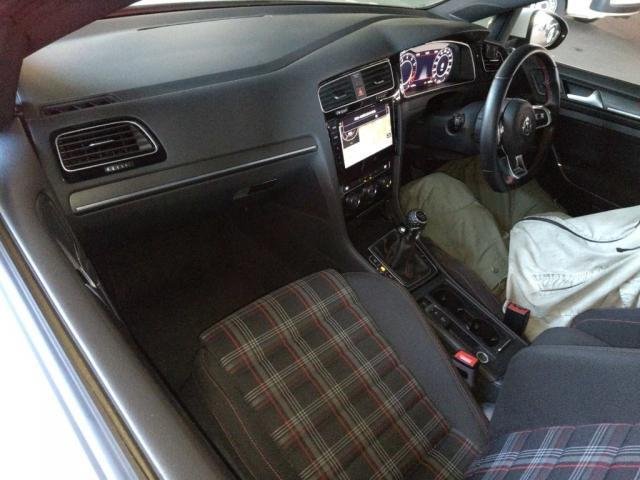 
								VOLKSWAGEN GOLF GTI full									