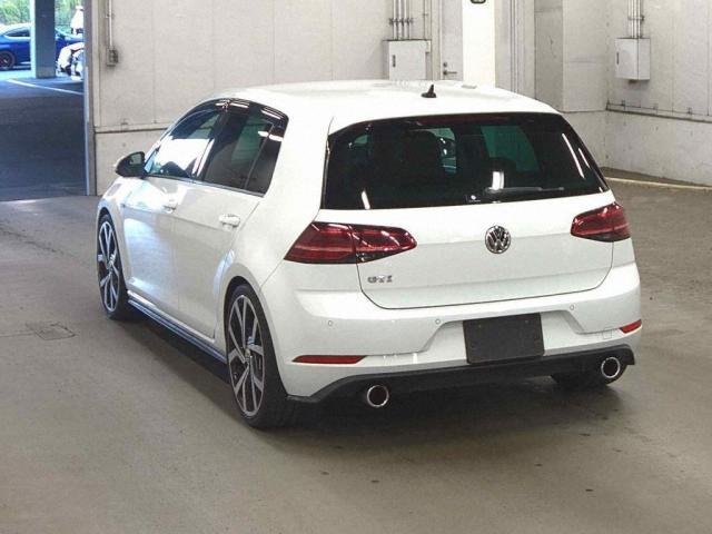 
								VOLKSWAGEN GOLF GTI full									