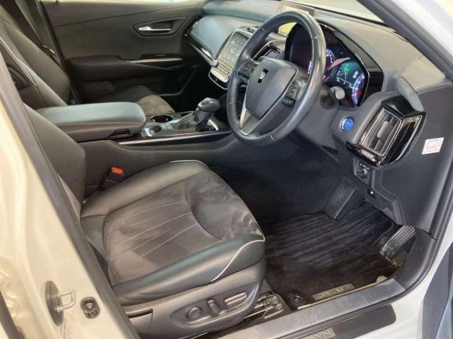 
								TOYOTA CROWN HYBRID full									