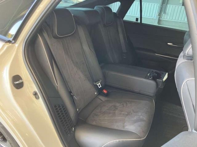
								TOYOTA CROWN HYBRID full									