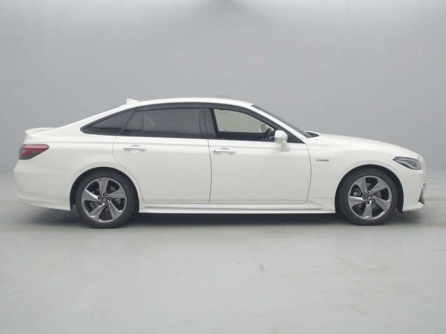 
								TOYOTA CROWN HYBRID full									