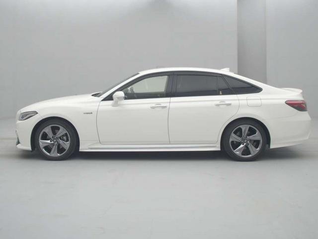 
								TOYOTA CROWN HYBRID full									