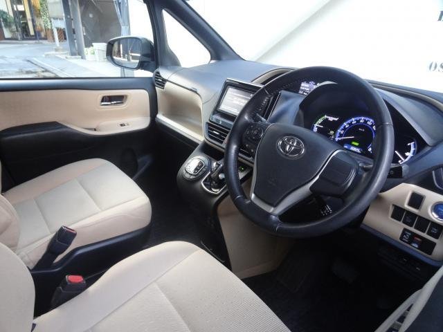 
								TOYOTA NOAH full									