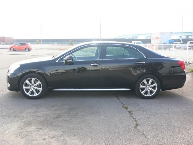 
								TOYOTA CROWN MAJESTA full									