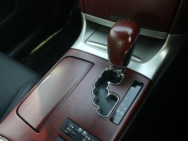 
								TOYOTA CROWN MAJESTA full									