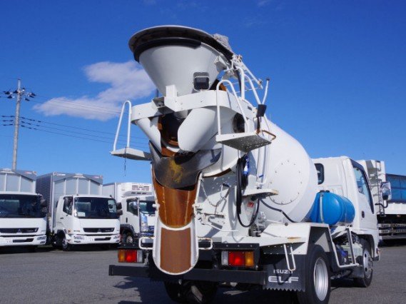 
								ISUZU ELF TRUCK full									