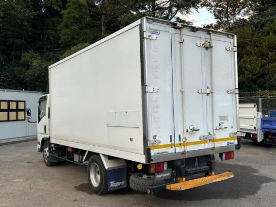 
								ISUZU ELF TRUCK full									