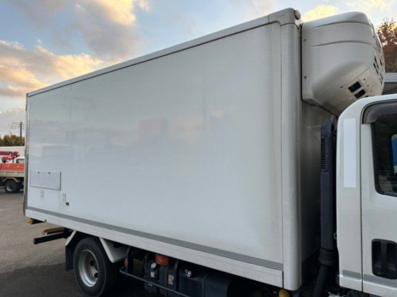 
								ISUZU ELF TRUCK full									