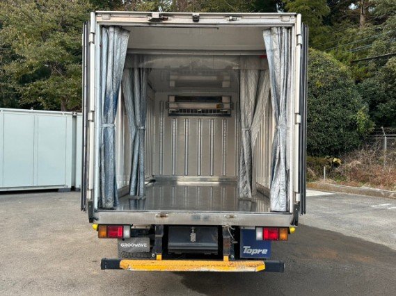 
								ISUZU ELF TRUCK full									