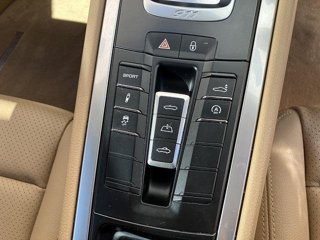 
								PORSCHE 911 full									