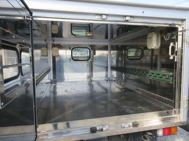 
								MAZDA BONGO TRUCK full									