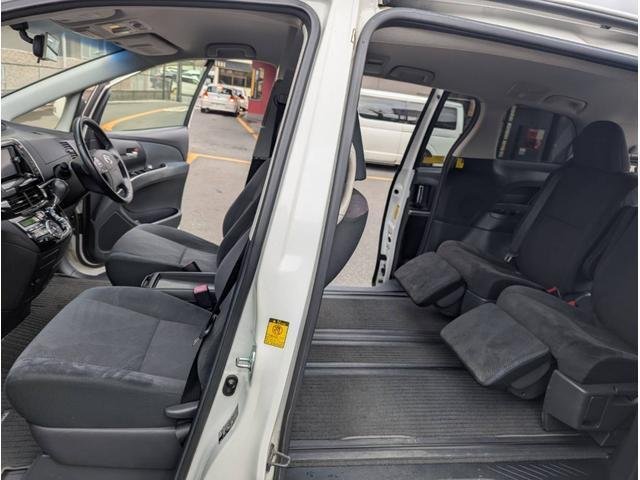 
								TOYOTA ESTIMA full									