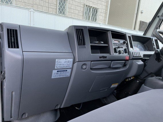 
								ISUZU ELF TRUCK full									