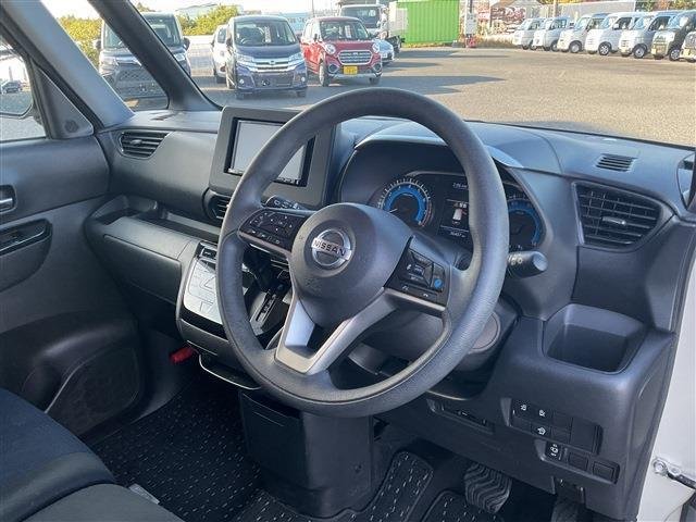 
								NISSAN ROOX full									
