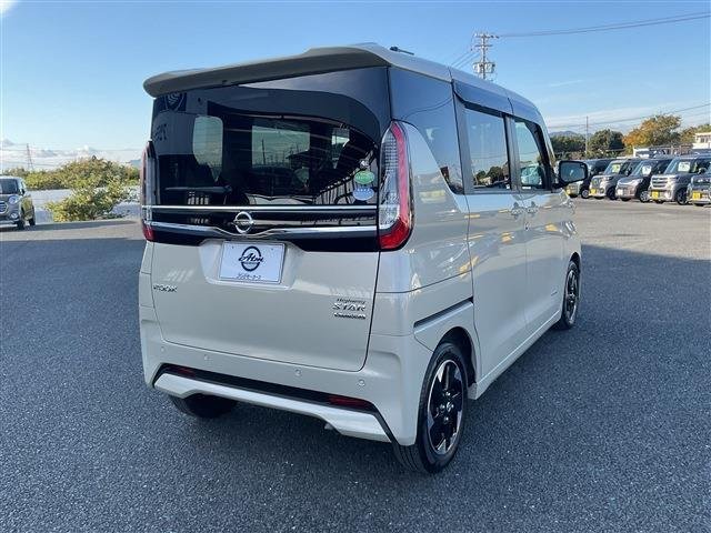 
								NISSAN ROOX full									