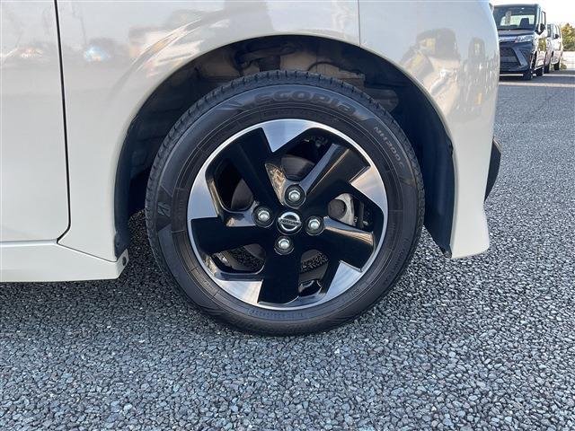
								NISSAN ROOX full									