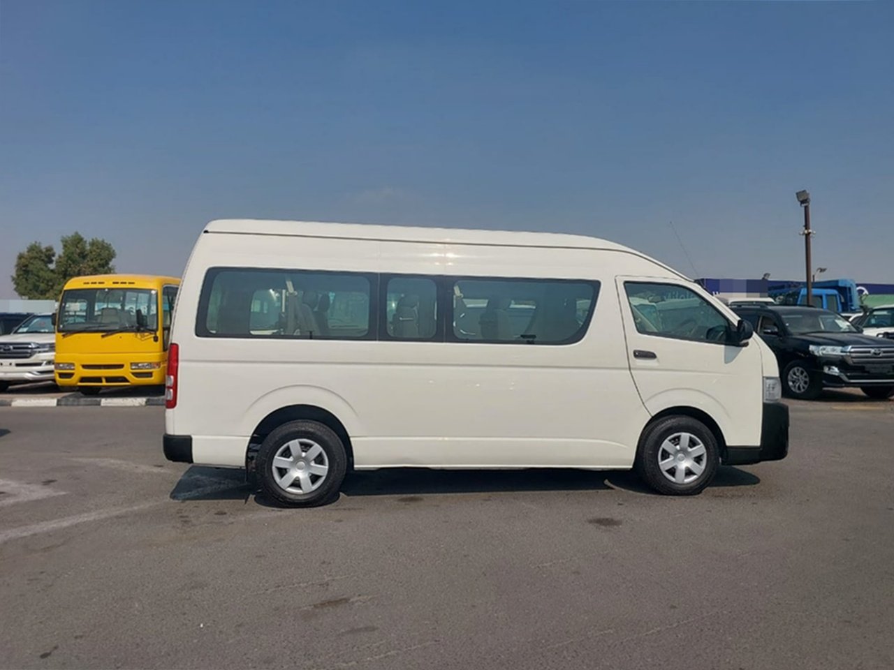 
								TOYOTA VAN full									