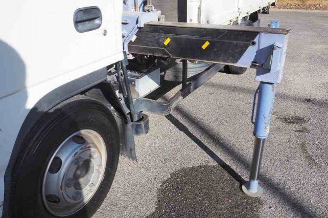 
								ISUZU ELF TRUCK full									