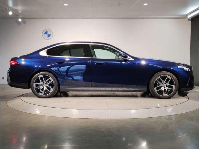 
								BMW 5 SERIES full									
