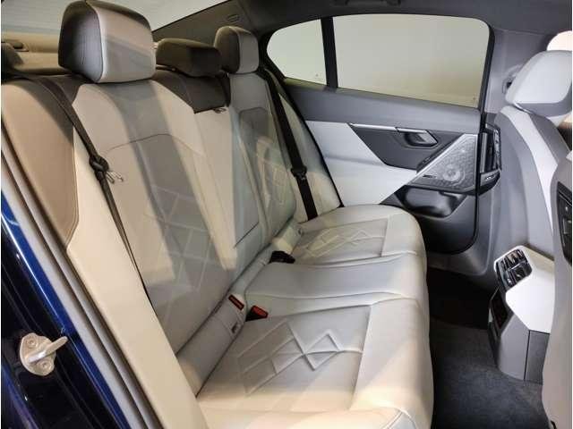 
								BMW 5 SERIES full									