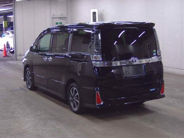 
								TOYOTA VOXY full									