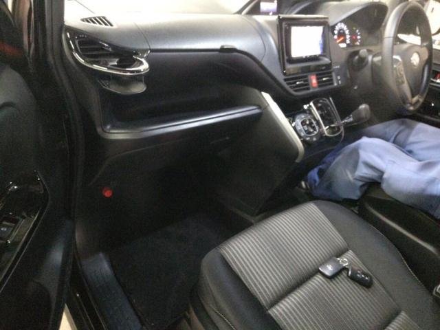 
								TOYOTA VOXY full									