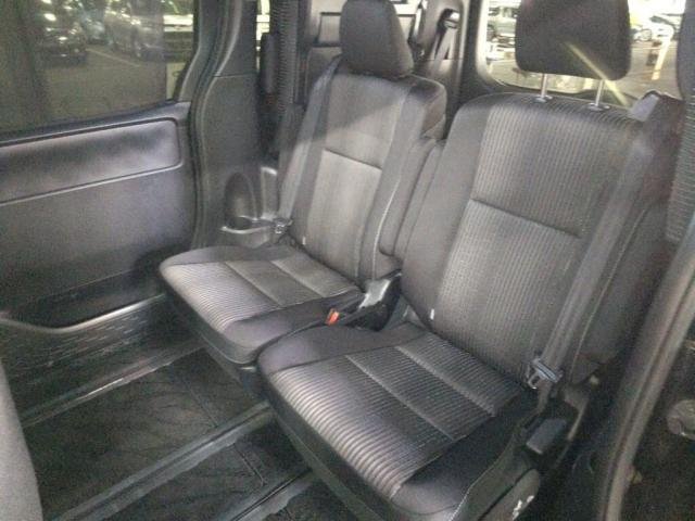 
								TOYOTA VOXY full									