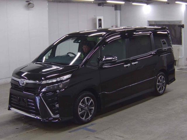 
								TOYOTA VOXY full									