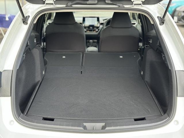 
								TOYOTA COROLLA TOURING full									