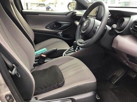 
								TOYOTA YARIS full									