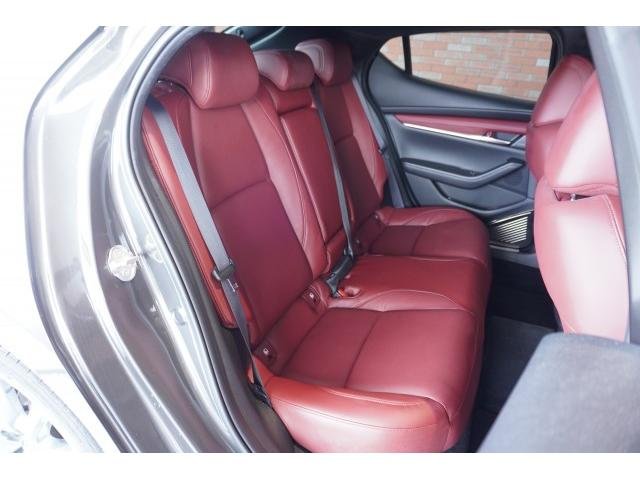 
								MAZDA MAZDA3 FASTBACK full									