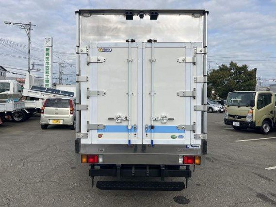 
								ISUZU ELF TRUCK full									