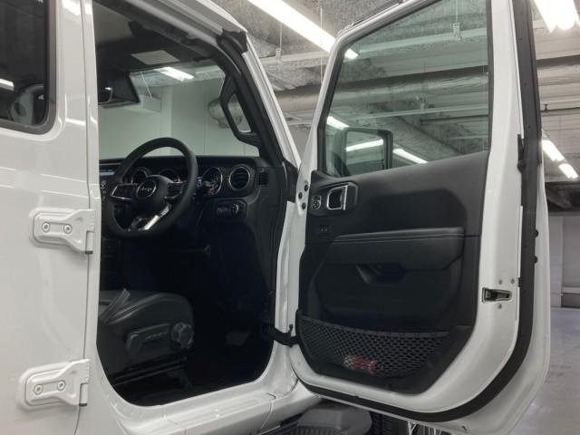
								TOYOTA JEEP WRANGLER full									