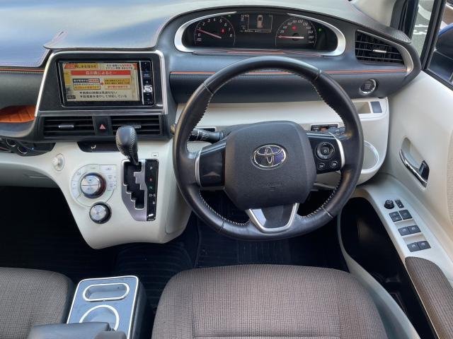 
								TOYOTA SIENTA full									