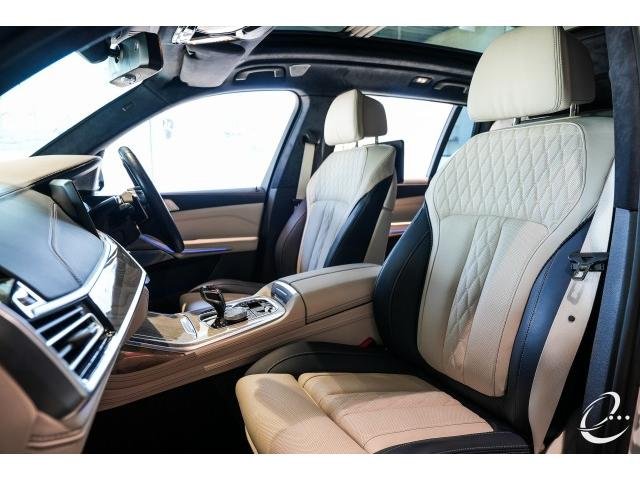 
								BMW X7 full									