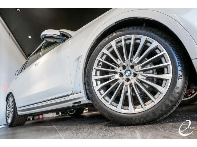 
								BMW X7 full									