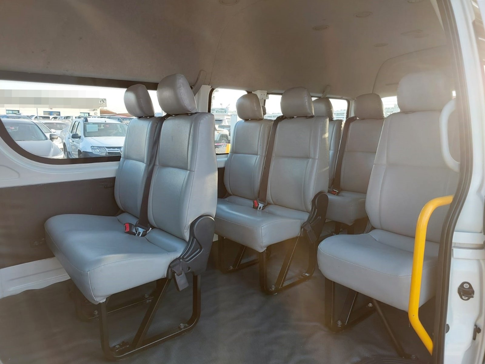 
								TOYOTA VAN full									