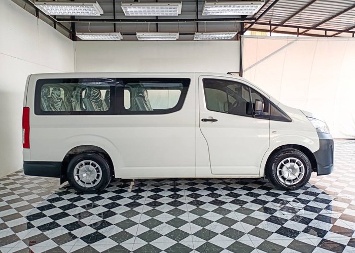 
								TOYOTA VAN full									