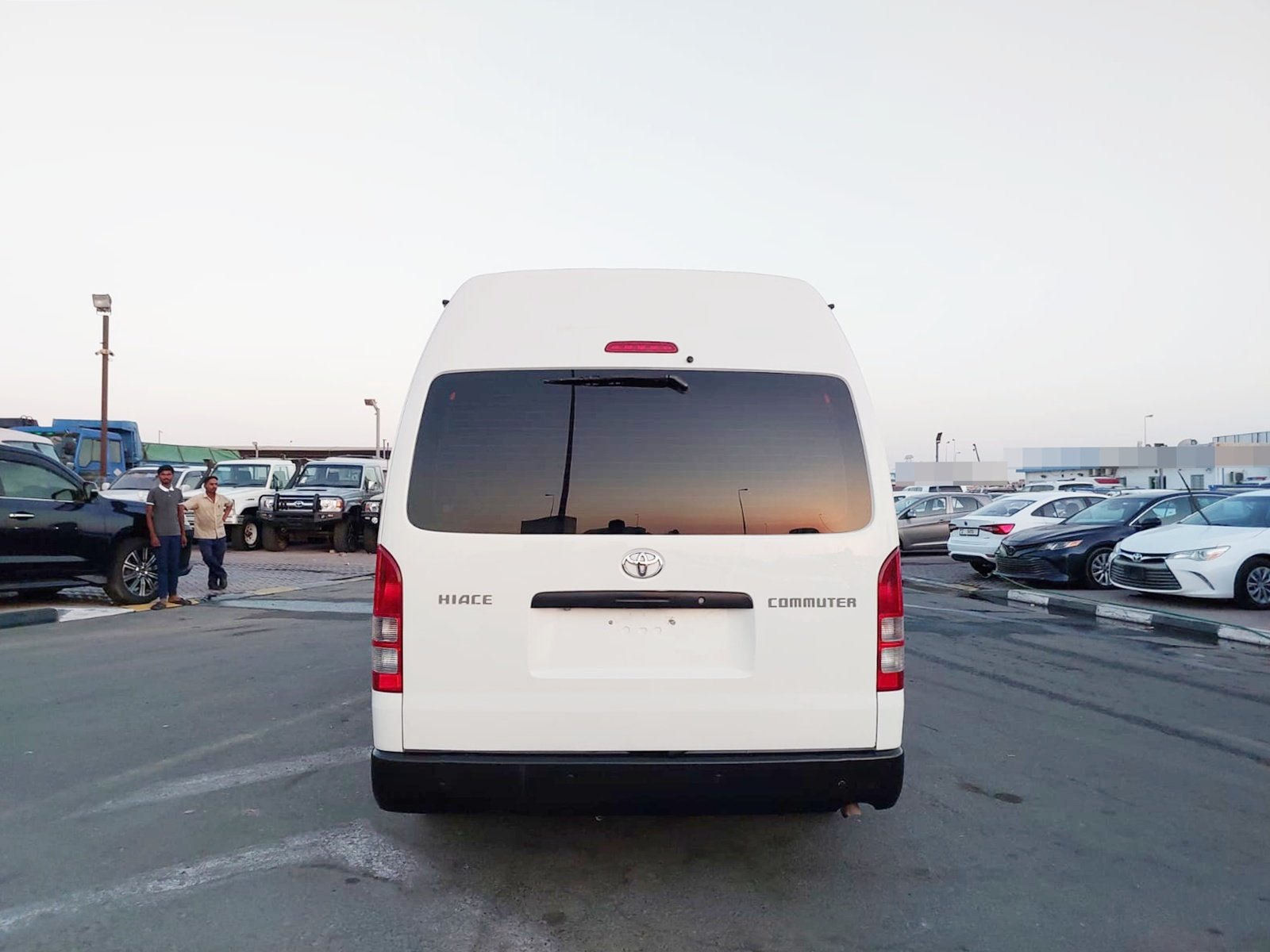 
								TOYOTA VAN full									